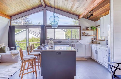 Arch Cape House | Serene, Updated Home Half-Block to Arch Cape Beach has Furnished Deck, Hot Tub!