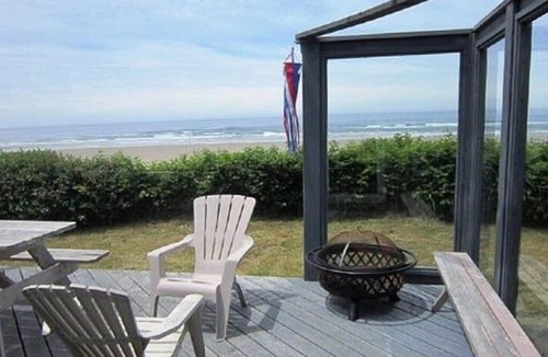 Edgewater Shores House | Serene Waldport Oceanfront with Fantastic Outdoor Gathering Space!