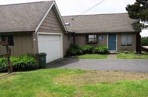 Edgewater Shores House | Serene Waldport Oceanfront with Fantastic Outdoor Gathering Space!