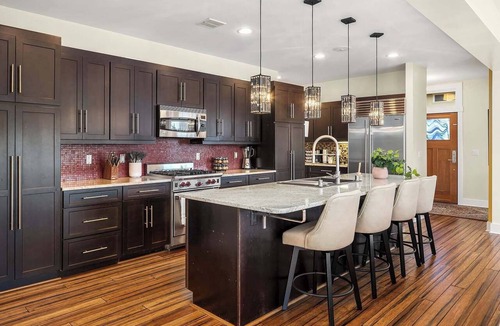 Picnic Point-North Lynnwood Villa | Serene Waterfront Escape w, Amazing View & Hot Tub