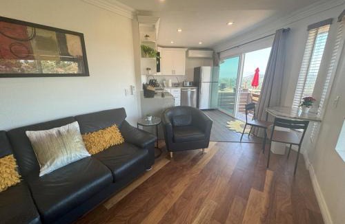 Mount Helix Apartment | Serenity - Amazing Views & Modern Charm