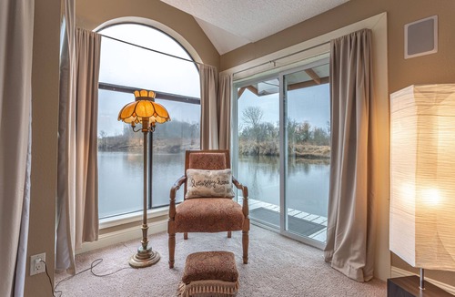 Vancouver House | Serenity Floating Home