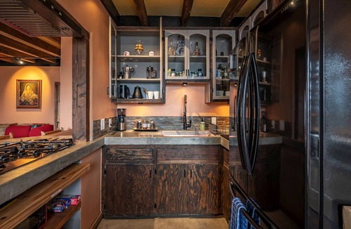 Joshua Tree House | Serenity View — pet-friendly & outdoor tub