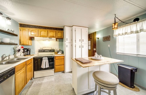 Davenport Cabin | Seven Bays Vacation Rental on Lake Roosevelt!