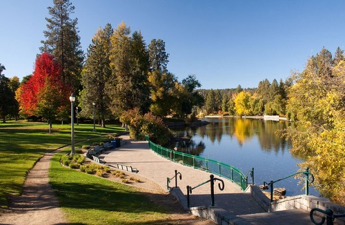 Bend Condo | Seventh Mountain Resort | Pools, Hot Tubs & Gym | Mt. Bachelor Ski Shuttle
