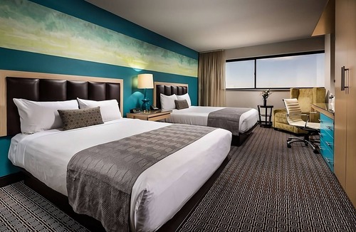 Downtown Las Vegas Hotel | Short Drive to Shark Reef Aquarium! 4 Large Units w/City View, Parking!