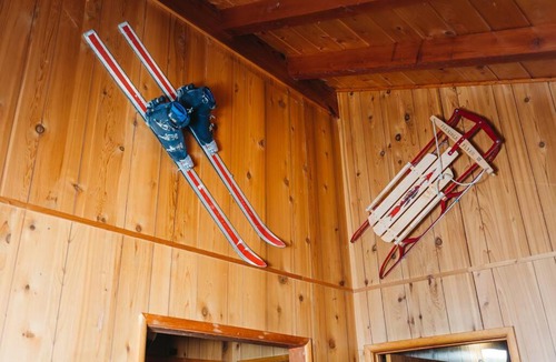 Upper Moonridge House | Sierra Pines Chalet Near Ski Slopes and Hiking,Biking Trails