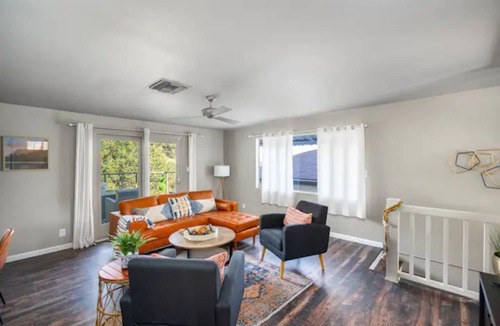 Sierra Madre House | Sierra Tree Haus - STUNNING VIEWS!, Walk to Trails & Cafe, EV Charge, Slf Checkn