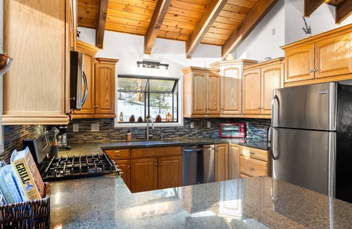 Kingswood Estates House | Sierra Woodlands Getaway