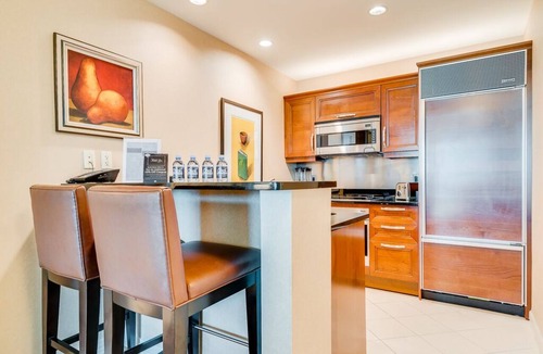 Las Vegas Hotel | Signature 1BRM Balcony Suite by Jet Luxury