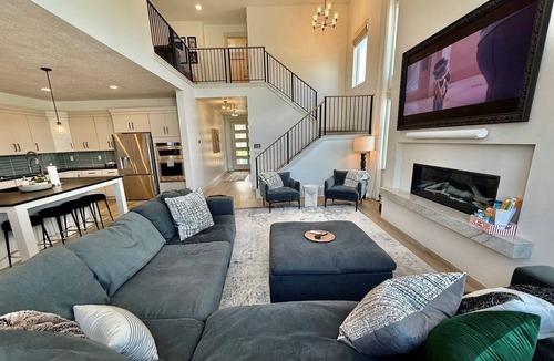 Lehi House | Silicon Slopes Getaway | 2 Kitchens + Private Yard