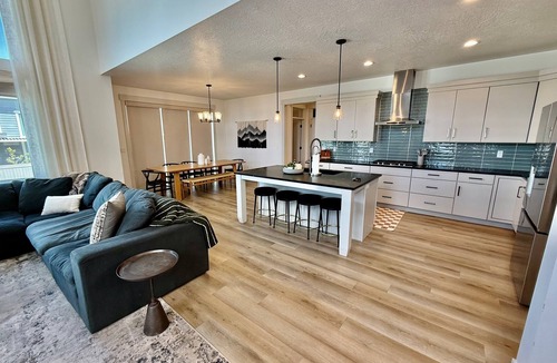 Lehi House | Silicon Slopes Getaway | 2 Kitchens + Private Yard
