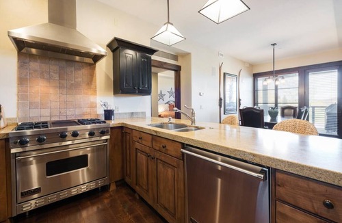 North Park City Condo | Silver Star 1104. Private Hot Tub and Golf Views. Near Main Street.