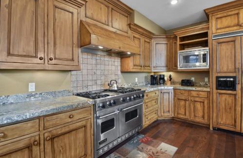 North Park City House | Silver Star #18 - 4 Bed Cottage w Spa