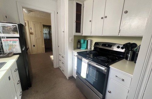 Seaside House | Simply Adorable Beach House - Sleeps 9, Near Beach & Town