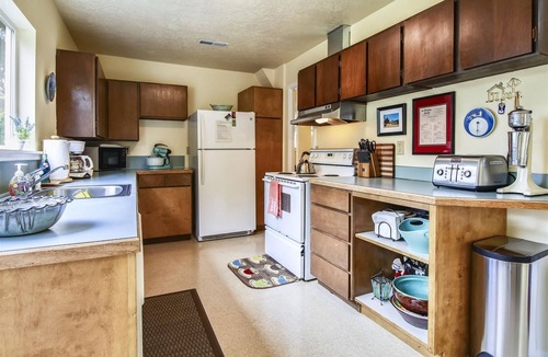 Downtown Cannon Beach House | Singing Sands - Beachcomber Vacation Homes