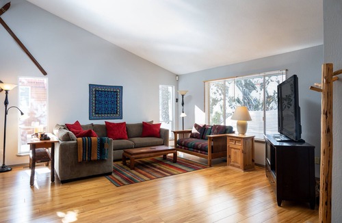 Ridgewood House | Single level home perfect for families and very dog friendly, near State Park/National Forest
