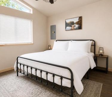 Paradise Estates House | Single Story Cottage with Hot Tub AC, Fire Pit