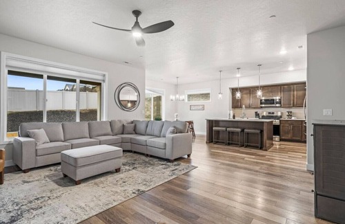 Kennewick House | Sip & Stay, Trendy Wine Getaway