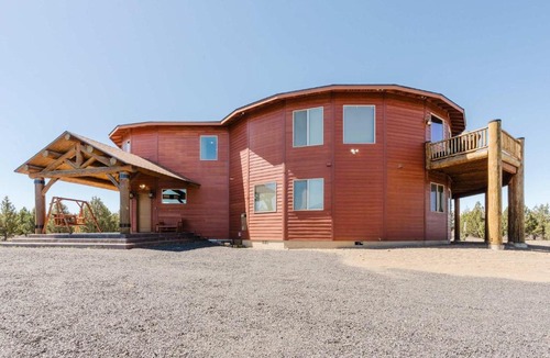 Bend House | Sisters Mountain Retreat with Stunning Views & Deck