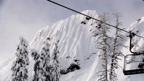 Olympic Valley Apartment | Ski In Ski Out VIP Palisades Condo 200ft to KT-22 Hot Tubs in Original Squaw Valley Lodge