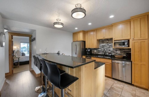 South Snyderville Basin Condo | Ski Vista: Chic Condo Near the Canyons Slopes