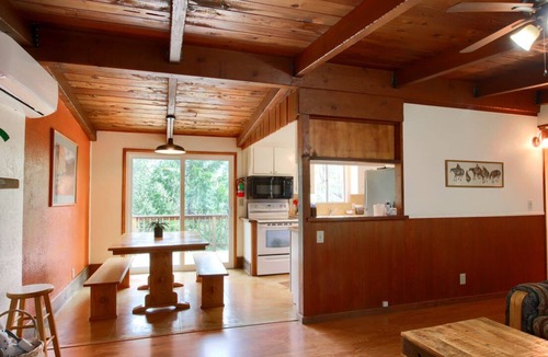 Oakhurst Cottage | Sky Ranch Cottages - Orange Door