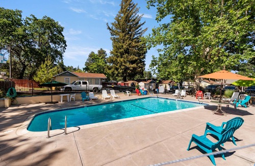 Lakeport Hotel | Skylark Shores Resort