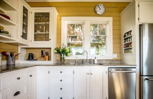 East Queen Anne House | Skyline Craftsman with Panoramic City, Space Needle, and Water Views.