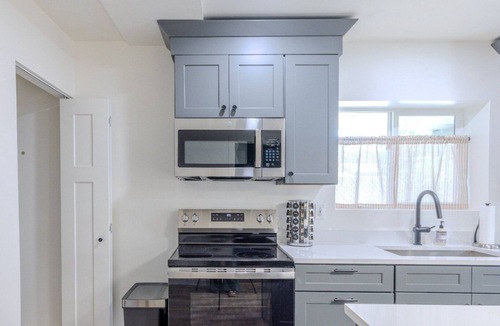 Poplar Grove Cottage | SLC Cozy Backhouse - Downtown SLC Base