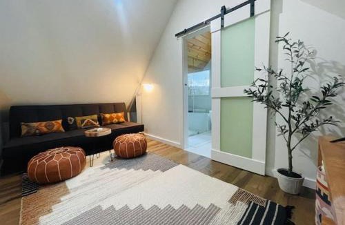 Big Bear Lake Ski Chalet | Sled-Ski Snow Summit Lakeside Village - Spa - BBQ - Firepit - Loft - Games