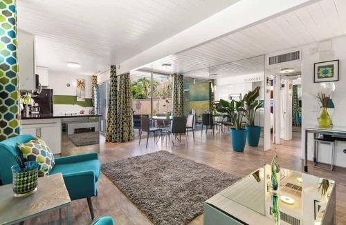 Twin Palms Condo | Sleek and Stylish Mid Century Condo