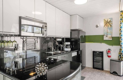 Twin Palms Condo | Sleek and Stylish Mid Century Condo