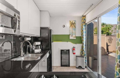 Twin Palms Condo | Sleek and Stylish Mid Century Condo