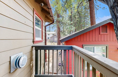 Lakeside Park Cabin | Sleek Bungalow with Hot Tub - 3 Blocks to Heavenly Gondola, 12 Mins to Beach