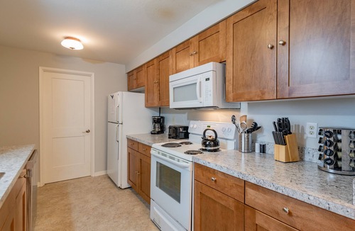 Marietta-Alderwood House | Sleeps 10, Close to Airport, Peace Health, Waterfront, WWU & WCC