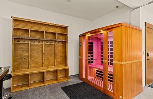 Government Camp House | Sleeps 14 Hot Tub Sauna Fire Pit Stunning Views