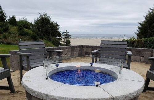 Newport House | Sleeps 16! 4 x 2 Queens Units! Hillside, Indoor Pool, Hot Tub, Beachfront!