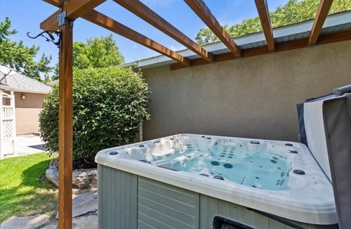 Millcreek House | Sleeps 25 A+Location*Pets *Theater *Hot tub*Games