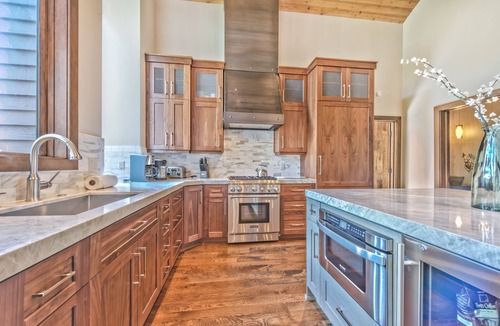 Deer Valley House | Slopeside Contemporary! Private Hot Tub, High-Speed Wi-Fi, Perfect for Groups!