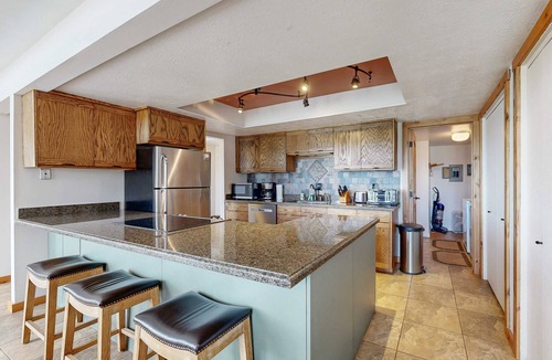 South Snyderville Basin Condo | Slopeside gem with private hot tub & pool table - across from Cabriolet Lift