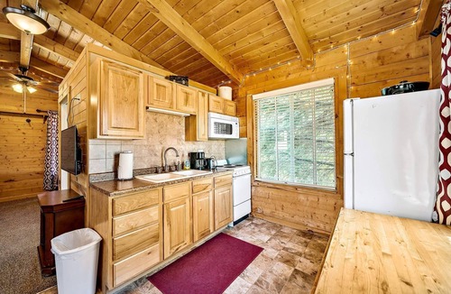 Zion National Park East Entrance Cabin | Small Group Cabin Perfect for Outdoor Activities in Mt. Carmel, Utah