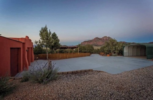 Apple Valley House | Smithsonian Retreat - Enjoy Zion Skyline Views