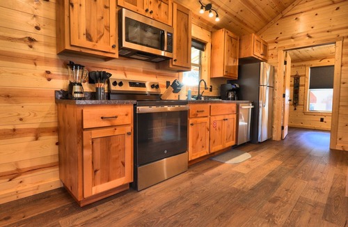 Red River Cabin | Smokey Bear Cabin on Main Street