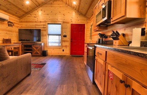 Red River Cabin | Smokey Bear Cabin on Main Street