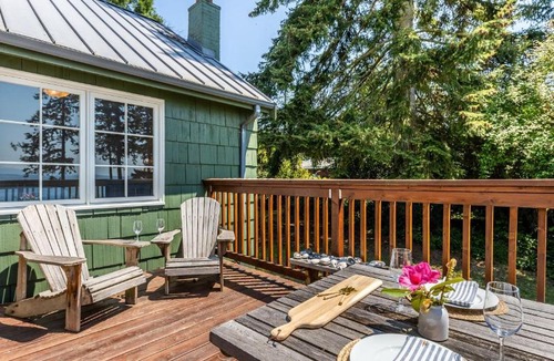 Greenbank House | Smugglers Lagoon Beach Cottage by AvantStay