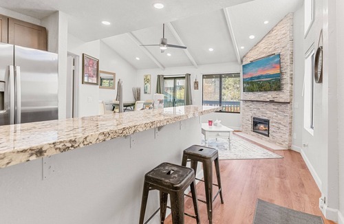 Boulder Bay House | Snow Ridge Condo - Lakefront Complex, Walk to Lake, Heated Pool