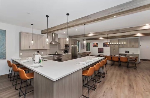 Summit Estates House | Snow Summit Luxury 8BR | Hot Tub | EV | Sleeps 28