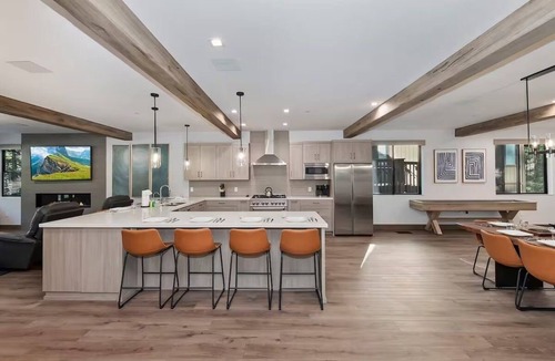 Summit Estates House | Snow Summit Luxury 8BR | Hot Tub | EV | Sleeps 28