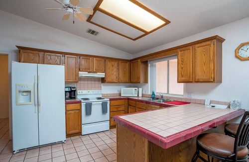 Lake Havasu City House | SNOWBIRD DISCNT! MONTHLY&WKLY Walk LONDON BR/TOWN 4+2 Heat Pool, HTub Cornhole!